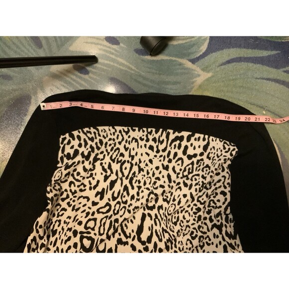 Chicos Women’s 4 US 2XL Unique Knit Cardigan w/Pockets Animal Print Back - Picture 8 of 11